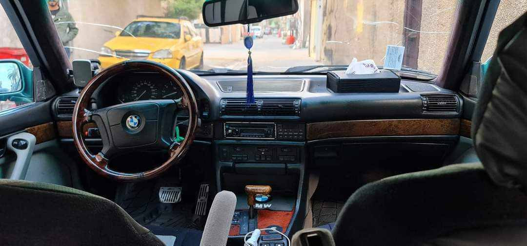 غير متواجد على. الفيس

السعر 63 تفاصيل السياره 
معروفه كل نقوصات مابيها 
1992 موديل 
كلشي بيها على وضع الشركه
فقط صبغ عام جماليه بدون اضرار 
***********
