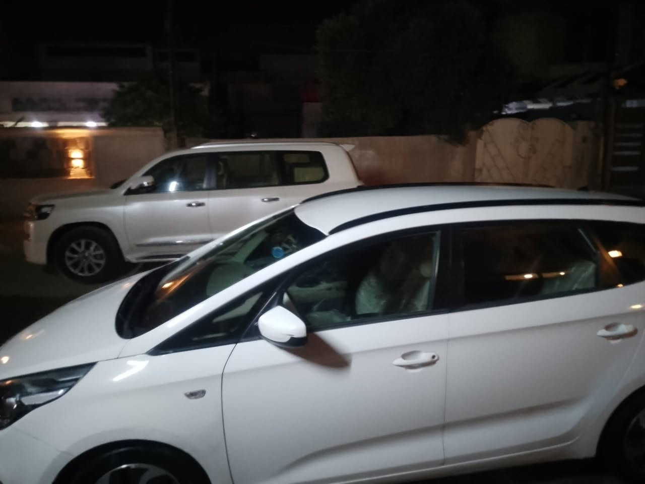 كيا كارنزة موديل 2014 
سيارة نضيفة بس بيهة طخة بل صندوك بارد وبل بنيد 
مكينة سيارة 2000 دوش  مكينة وكير مكفولة  ورقم وسنوية جديدة 
سيارة 7 راكب تحكم سترن و شاشة وكامرة  وتدفئة وتبريد 
ومري كهربأية  سيارة نضيفة 
لسعر 132 وبي مجال بصيط 
الرقم التواصل 
‏‪***********
العنوان بغداد بغداد جديدة
