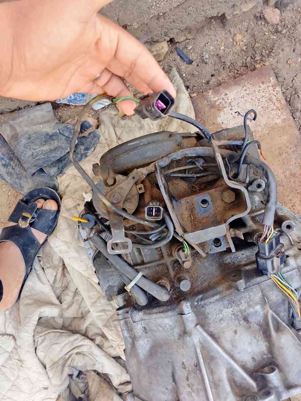 سلام عليكم.. يوجد گير سوناتا 2 اوتوماتيك حساس واحد.. يرهم للسوناتا 2 من موديل 1993+1994+1995+1996
حاويه مع وصل ضمان السعر .. 250 مع المجال البسيط العنوان .. كربلاء. رقم الهاتف/ *********** ابو غسان
