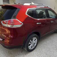 نيسان روج  ٢٠١٦  محرك ٤ شرط المحرك والكير  بيها ثلاث قطع صبغ بوند وجام...