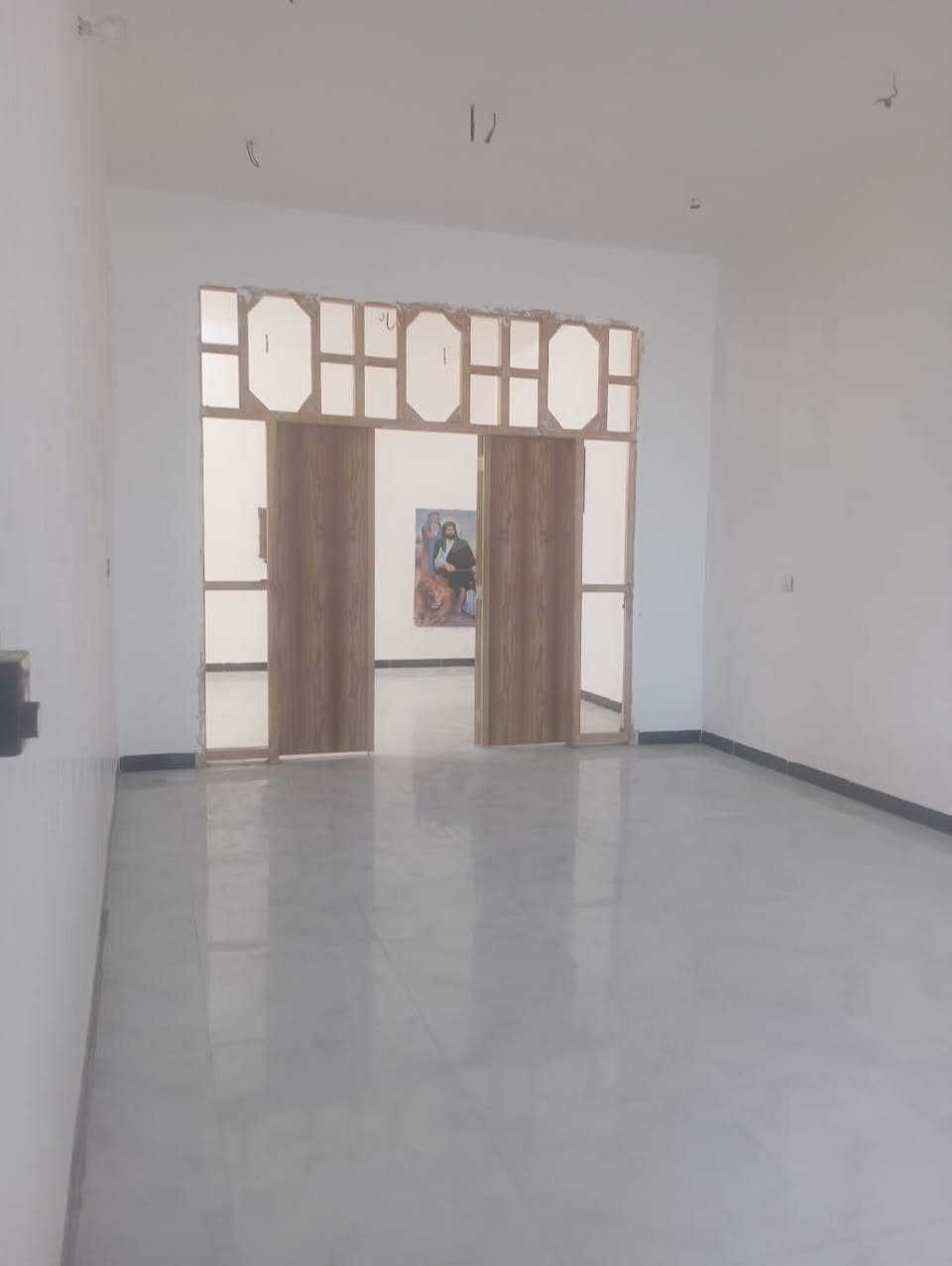 📐 المساحة: 200 متر – ركن
🏗️ بناء حديث – طابقين مرتب وجاهز للسكن
🔹 الطابق الأرضي:
✔ استقبال واسع يفتح النفس
✔ غرفة مريحة
✔ صالة عائلية
✔ مطبخ حار وبارد
✔ مجمع صحيات داخلية
✔ صحيات خارجية
🔹 الطابق الثاني:
✔ 3 غرف نوم
✔ صالة كبيرة مناسبة للعائلة
☀️ مزود بنظام طاقة شمسية (توفير بالكهرباء)
📍 موقع قوي وقريب من الخدمات
💎 مناسب للسكن العائلي الراقي أو استثمار مضمون
📞 للاستفسار والحجز:
***********
