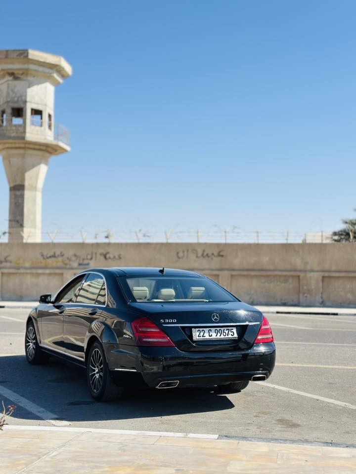 السلام عليكم سياره مارسدس ادوات موديل 2013 كفاله خليجي 6 سلندر فول مواصفات بانوراما لون اسود باب طويل رئاسي عنوانها البصره السعر 130 وبيها مجال الرقم للأستفسار ***********
