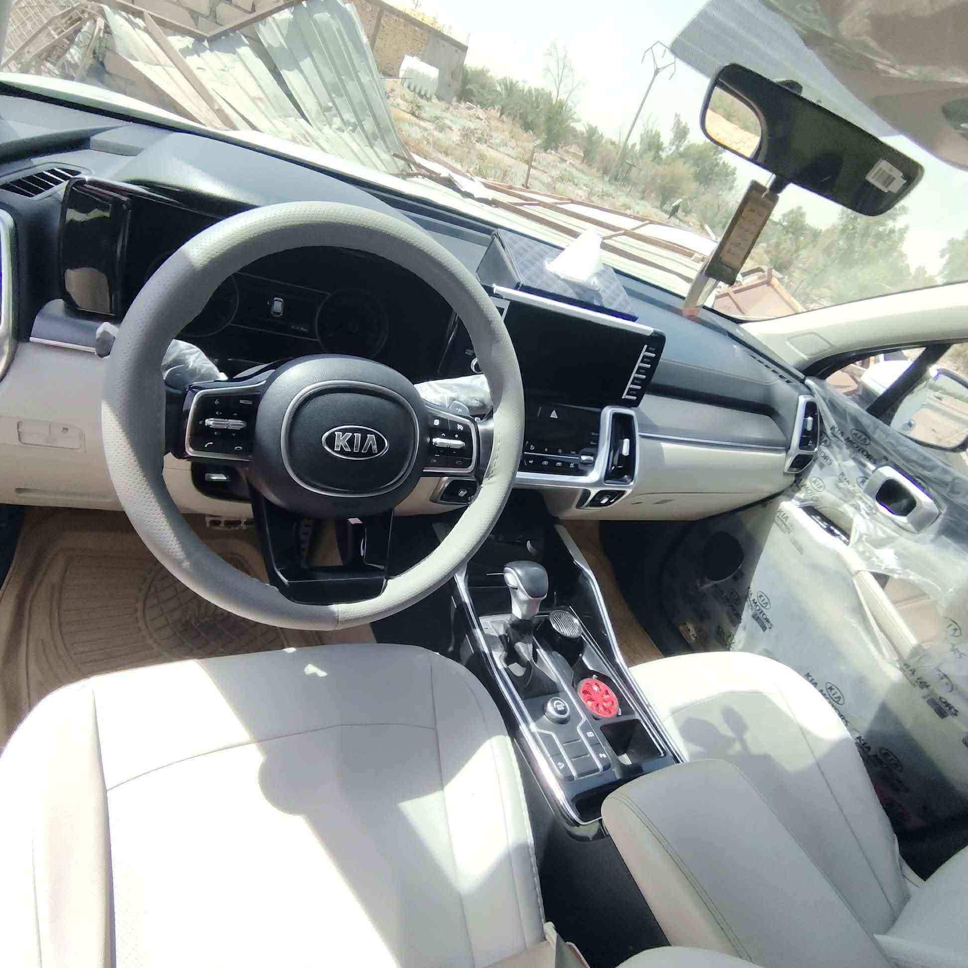 🚗 للبيع: كيا سورنتو 2021
📍 مكان السيارة: كربلا
📞 للتواصل: ***********
💰 السعر:255 ورقة 
📊 المسافة المقطوعة: 92ألف كم
🛠️ المحرك: 6 سلندر 

⚠️ حالة السيارة
• وارد خليجي ✅ 
• كفالة عامة بدون أضرار ✅

⚙️ المواصفات:
• 4 أنظمة قيادة 
• 5 ويل كب
• بصمة تشغيل
• تشغيل عن بعد
• تحكم ستيرن كامل
• كاميرا خلفية
• شاشات خلفية
• ثلاث قطع تبريد
• مقاعد كهربائية
• صندوق كهربائي
• إطارات جديدة
• والعديد من المواصفات الأخرى
