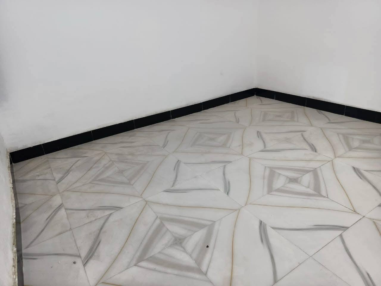 للبيع
بيت ١٠٠م امامي طابقين

بناء نظيف جدا عكاده

سعر ١٥٠ بيه مجال قليل

حاليا فارغ جاهز للسكن 

يقع في صالحيه قرب حسينة صاحب الزمان

يحتوي طابق الأول على غرفه وصاله ومطبخ وصحيات داخليه وخارجيه واستقبال

طابق ثاني غرفتين فقط

موبايل للاستفسار ***********
