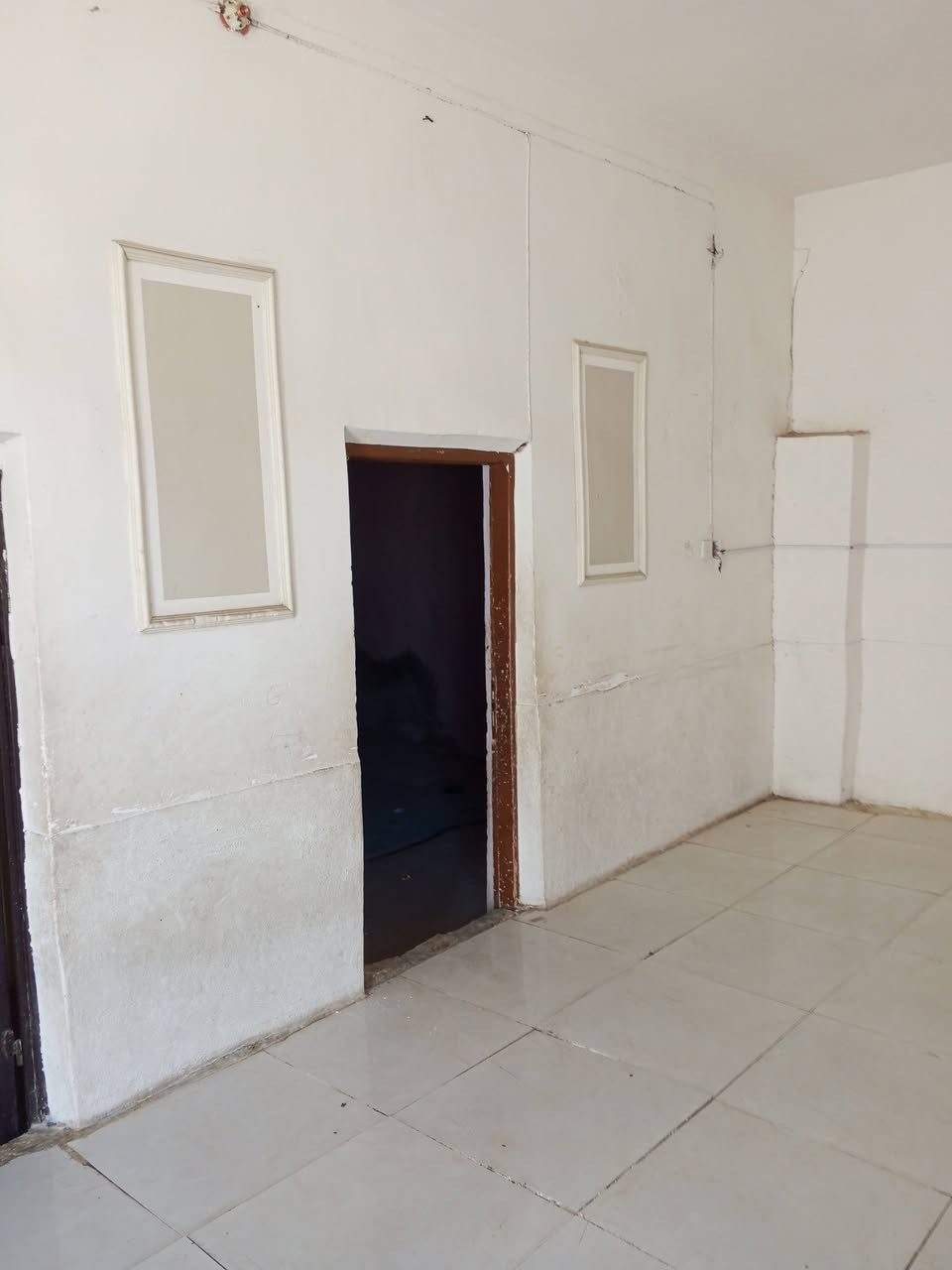 ياالله سلام عليكم بيت طابو زراعي سند 25 للبيع تجاري ومعاملة تطويب بالبلديه منطقة الشبانات على شارع العام مباشرنأ مساحه 180م يتكون من عرفه واستقبال وصاله ومطبخ وتخاريج للأستفسار *********** حيدر الشيباني عنوان مكتب نهايه شارع العريضه بدايه 74 مكتب مصطفى الشيباني
