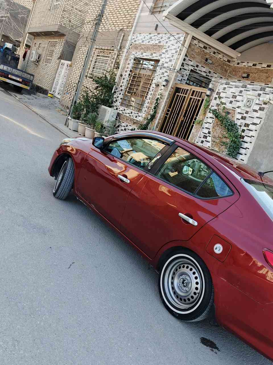 السلام عليكم نيسان فيرسا موديل 18 رقم الدول الجديد السنويه ال30بشهر ال11يلا تنتهي حبايب كلبي السياره بسمي شخصين تاخذ مني مداور ثاني يوم
السياره بيها ضرر من امريكا فقط جاملغ امامي جهت العبري  و بل عراق صار بيها قطعتين صبغ و بيها تعدل خفيف بل لغد 
السياره جديده ما عايزها اي شي مكينه و كير و حداديه خير من الله تبريد تخم تاير ابو الخطة ويل حجم 15
داخل اسود اربعه جام كهربائ السياره جاهزه من كلشي
كاعيه جلد تحكم ستيرن 
 كامره خلفيه حساس خلفي 
منضومه زنزن بيها السياره 
و بل عافيه ع ياخذها
 اخواكم و خادمكم امير النعماني مكاني نجف كوفه حي ميسان 
السعر المطلوب 87وبيها مجال  
***********
