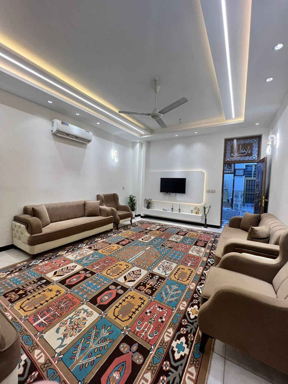 بيت البيع مساحة متين متر طابقين ٤غرف نوم طابو زراعي سند ٢٥ مقابل دواجن حي الرحمن شارع ١٠ متر  مجاري  ***********
