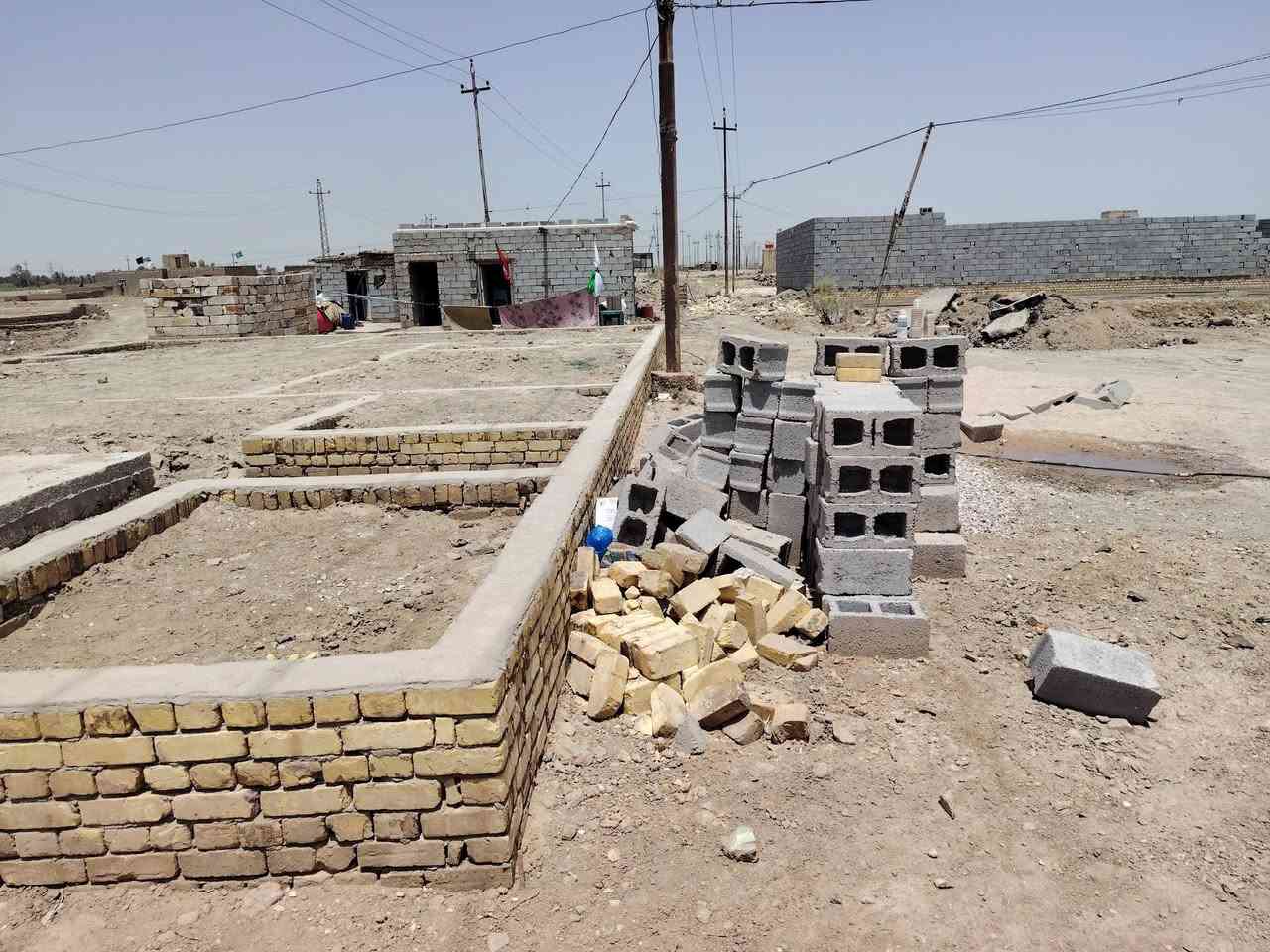 سلام عليكم
بتلو للبيع قرب سيد خضير 200 م غرفتين وصاله ومطبخ حار بارد
وديوانيه وصحيات خارجيه وكراج سياره تفاصيل اكثر 
اتصل وباالخدمه ومناسب ***********
