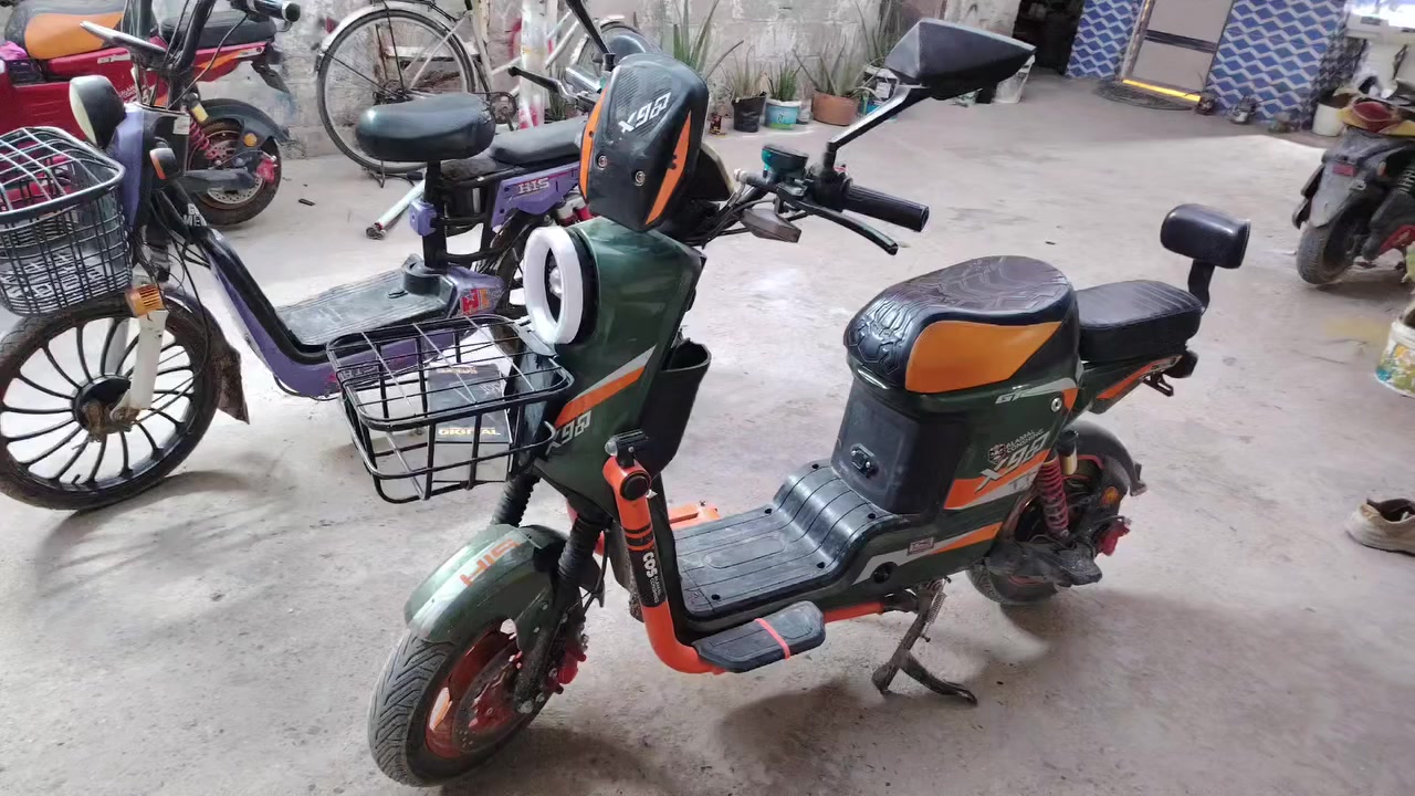 السلام عليكم شباب ماطورات للبيع تريد شلع او تريد كلمن و سعره اثنين إكس ٩٠٠ و وحده اج ي اس 
عده ثلاث دراجات
الاستفسار ***********
المكان ابو غريب قرب مستشفى ابو غريب
