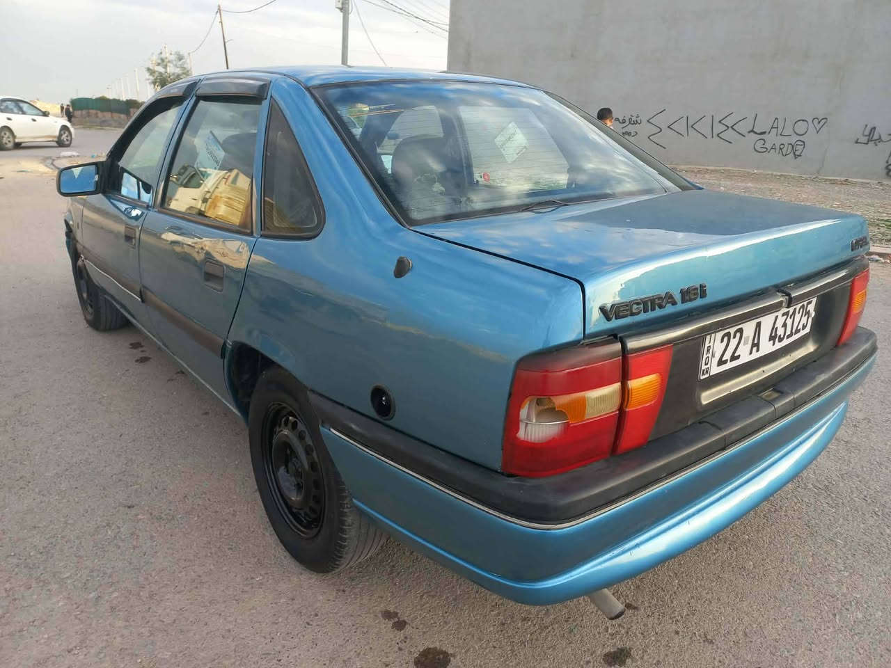 عندي أوپل 18موديل 1992سياره نضيف رقم موبايل ***********
