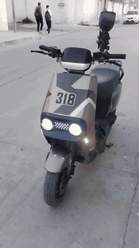 دراجه ٣١٨ بيها ضرر ومصور  قدام عينك دراجه كلها شغاله بطاريات شرط فول سرعه اشاير لايت ناصي عالي كلها شغاله اي خلل عطل  ما بيها شغل وطلع السعر ٣٧٥ قفل من الاخير الاتصال ***********. ***********
