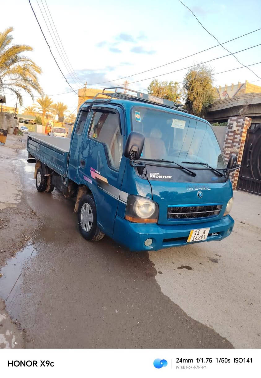 السلام عليكم 
كيا أم عيون رقم بغداد دولي للبيع 
هزة وفحص وسنوية ورقم جديد بأسمي 
كير ومحرك آكسل شاصي مكفول 
صدر ومشط وباور ستيرن خير من الله 
قمارة قلاب ام الحاكية 7جنكال 
السيارة ابلادية فقط الهلالات صبغ 
السعر 77 
مكاني بلد طريق السيد محمد 
للاستفسار  ***********
                ***********
