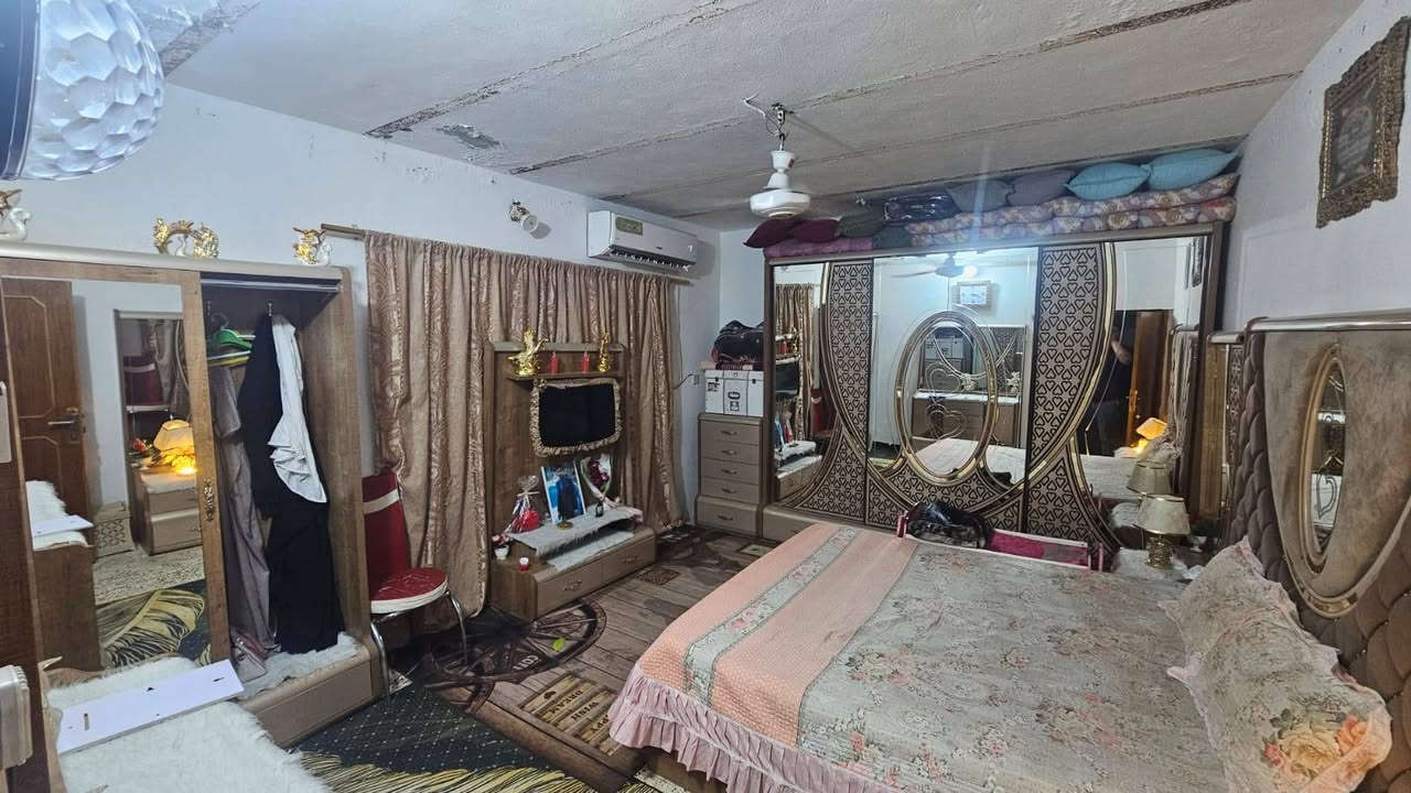 ...ياالله 
سلام عليكم 
البيت البيع طابو زراعي 
وبي معامله بلبلديه
مساحه ١٢٨ الوجه ٨ ونزال ١٦ 
يحتوي عله غرفه +صاله +مطبخ+
ديوانيه +طرمه ٨×٥+البيت عكاده
 +غرفه فوك  كامله +
ارضيه كرانيت كله البيت
دور نفط  طريق شركة نفط 
قرب الحسينيه استفسار 
((***********))اخوكم ابو عراق.....
