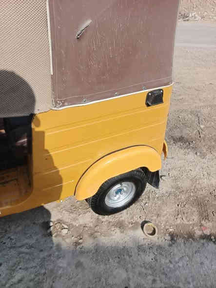 سلام عليكم تكتك 20شهر 12سعره سته وربع ***********
