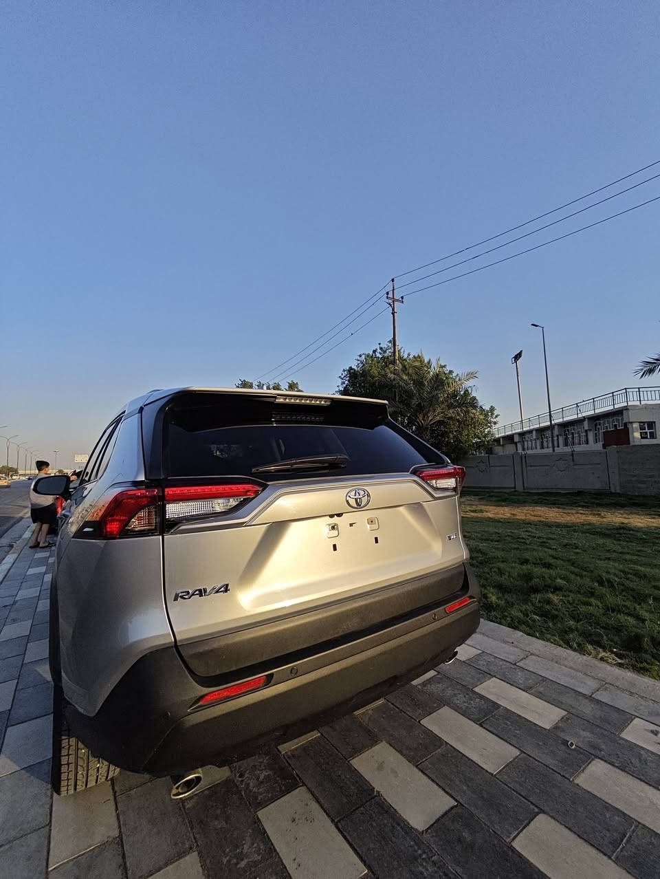 2025 Toyota RAV4 XLE Premium | للبيـع

💎 لون سلفر ملكي يخبل 💎
📍 ممشى: 1,700 Mile فقط 🔥 (ممشى الوكالة)
📍 الدفع: FWD
📍 المحرك: 2.5L اقتصادي وقوي جداً
📍 ناقل الحركة: أوتوماتيك 8 سرعات

━━━━━━━━━━━━━━━━━━

🌟 المواصفات والتجهيزات:

✅ فتحة سقف كهربائية ☀️
✅ كشنات جلد SofTex الفاخرة 🤎
✅ تشغيل بصمة (Smart Key)
✅ دخول ذكي بدون مفتاح
✅ تشغيل عن بُعد (Remote Start)
✅ شاشة لمس كبيرة
✅ يدعم Apple CarPlay & Android Auto 📱
✅ نظام صوتي JBL Premium 🔊🎶
✅ كاميرا خلفية HD 📸
✅ حساسات أمامية وخلفية
✅ رادار أمامي
✅ مثبت سرعة راداري (Adaptive Cruise Control)
✅ المحافظة على المسار (Lane Assist)
✅ تنبيه الخروج عن المسار
✅ مراقبة النقطة العمياء (Blind Spot)
✅ تنبيه حركة المرور الخلفية
✅ فرملة طوارئ أوتوماتيكية
✅ إضاءة LED أمامية وخلفية 💡
✅ إضاءة نهارية LED
✅ جنوط ألمنيوم رياضية 19 إنج ✨
✅ باب خلفي كهربائي
✅ مكيف أوتوماتيك ثنائي المناطق ❄️
✅ شاحن لاسلكي للموبايل 📲
✅ منافذ USB متعددة
✅ مرايا كهربائية مع تدفئة
✅ عجلة قيادة متعددة الوظائف
✅ وسائد هوائية وأنظمة أمان متكاملة 🛡️

━━━━━━━━━━━━━━━━━━

⭐ ليش هاي السيارة؟

🔥 ممشاها فقط 1700 Mile يعني بحالة الوكالة.
🔥 لون السلفر من أكثر الألوان المطلوبة ويحافظ على سعره.
🔥 صرفية بنزين ممتازة واعتمادية تويوتا المعروفة.
🔥 سيارة عائلية مريحة وثبات عالي بالسفر.
🔥 جاهزة للاستخدام وما تحتاج أي فلس مصروف.

━━━━━━━━━━━━━━━━━━

📌 إذا تريد سيارة نظيفة، ممشاها قليل، شكلها راقي ومواصفاتها كاملة، فهاي فرصتك.

💰 السعر مناسب للمشتري الجاد، والتفاوض بعد المعاينة فقط.

📩 للاستفسار والمراسلة يرجى التواصل على الرقم واتساب إدناه :
*********** - ابو جعفر 
مكان السياره : بغداد / البلديات والرزق على الله 🤝🌹 ..

