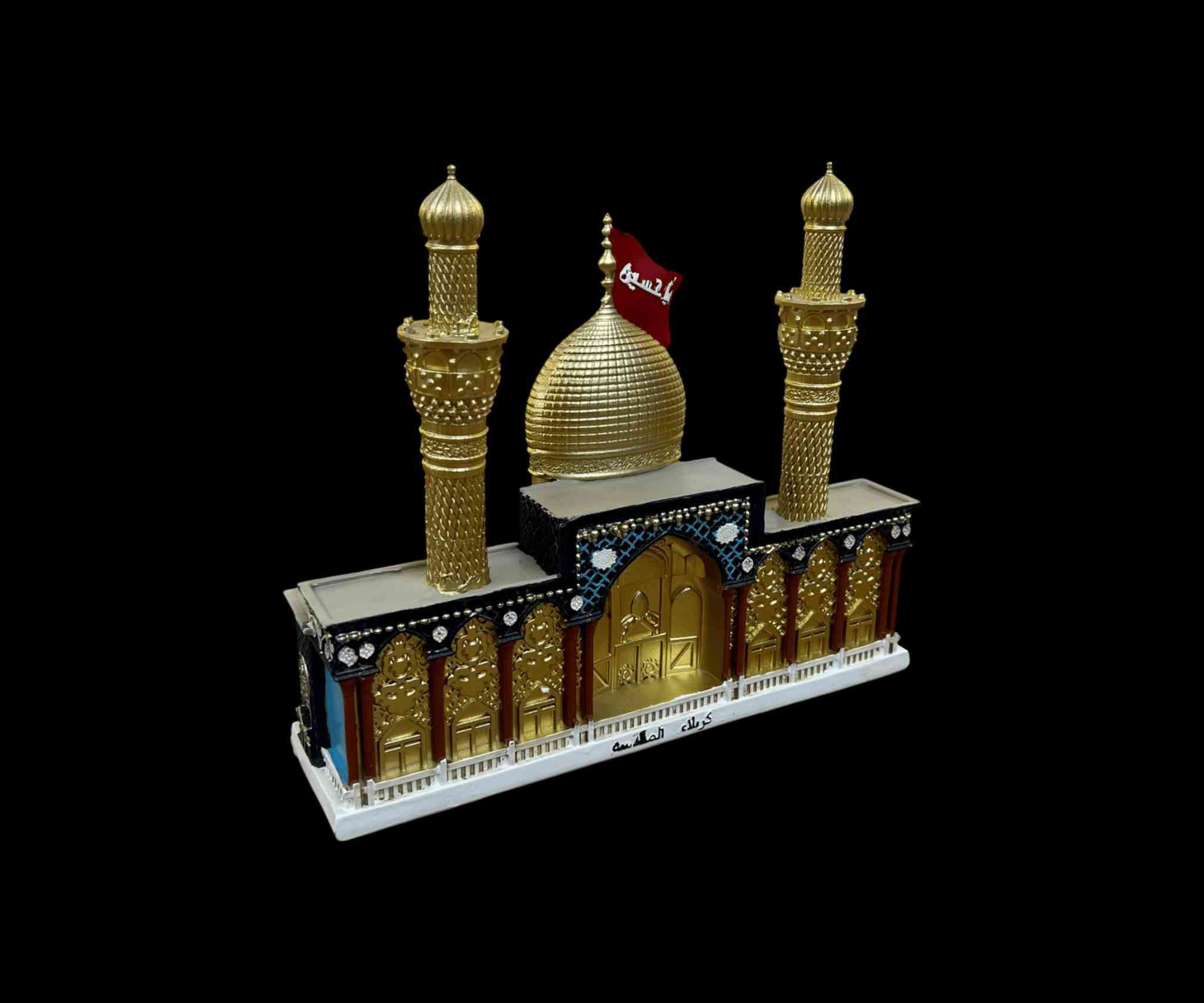 مجسم ضريح الإمام الحسين (ع) – كربلاء المقدسة بتفاصيل فاخرة

السعر 30 والتوصيل مجاني

الاستخدامات

قطعة ديكور إسلامية مميزة للمنازل، المجالس، والمكاتب.

مناسب لوضعه في الزوايا الدينية أو أماكن العبادة.

هدية قيّمة في المناسبات الدينية، عاشوراء، الأربعين، والنذور.

رمز روحي يعبّر عن محبة الإمام الحسين (ع) وأهل البيت.

المميزات

تصميم دقيق يجسّد ضريح الإمام الحسين (ع) في كربلاء المقدسة مع القبة الذهبية والمنارتين.

تفاصيل فنية عالية تشمل النقوش، الأقواس، والأبواب بتشطيب أنيق.

ألوان فاخرة تجمع بين الذهبي، الأزرق، والأسود تعكس الطابع المعماري الحقيقي.

مزوّد براية حمراء أعلى القبة تضيف لمسة رمزية مؤثرة.

مصنوع من مواد متينة تحافظ على الشكل واللون لفترة طويلة.

قاعدة ثابتة تضمن توازن المجسم عند العرض.

حجم عملي مناسب للعرض دون أن يشغل مساحة كبيرة.

المواصفات الفنية (ضمن المميزات):

أبعاد المنتج:

- الطول: 24 سم
- العرض: 6.5 سم
- الارتفاع: 20 سم

أبعاد الكارتون:

- الطول: 27.5 سم
- العرض: 10 سم
- الارتفاع: 24 سم

محتويات الصندوق

مجسم ضريح الإمام الحسين (ع) – قطعة واحدة.

تغليف كرتوني لحماية المنتج أثناء النقل.

الملاحظات

المنتج للزينة والديكور وليس لعبة.

قد تختلف درجات الألوان بشكل بسيط بسبب الإضاءة أو التصوير.

يُفضّل تنظيفه بقطعة قماش جافة للحفاظ على التفاصيل.


**إذا كنت صاحب هذا الإعلان وتريد حذفه لأي سبب، رجاءا أرسل رسالة إلى الدعم الفني**