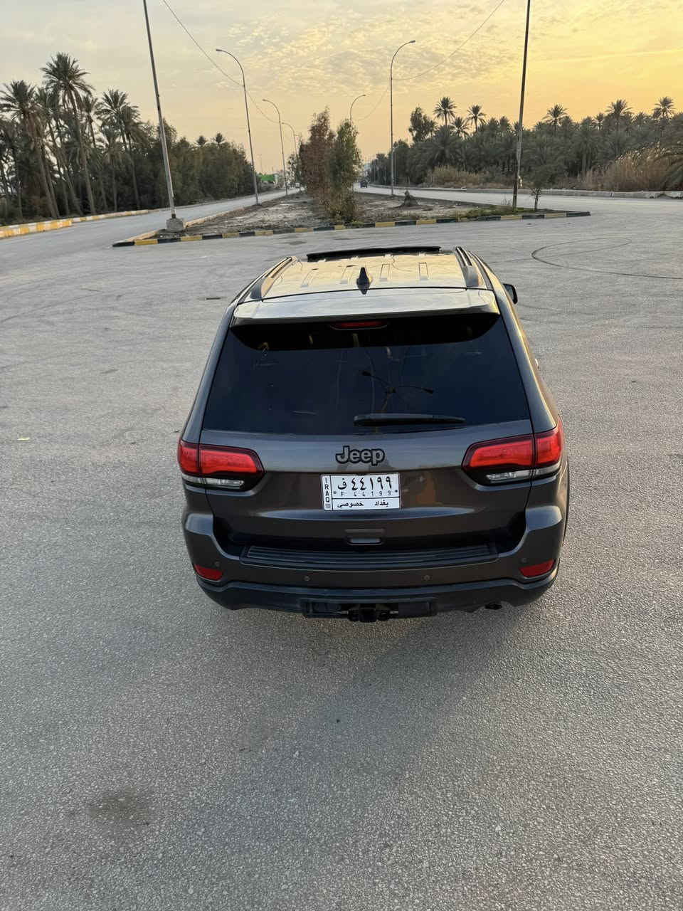 جيب كراند شيروكي العلامة الذهبية.
الموديل :2016 . (أمريكي )

المحرك : . V6. 3.6L . 

داخل اسود رقم بغداد بأسمي تحويل مباشر  

ماشية :91mi 

❌السيارة ضرر بنيد مبدل فقط + جاملغ الصدر صبغ وشويه من الباب الصدر  شبر او اقل  توحيد لون بدون ايرباك 

المواصفات :

بصمة ودخول ذكي وترحيب 

فتحة سقف سلايت 

ثلاثة أنظمة قيادة 

نظام ايكو 

ويل قياس 20 انج .

كير شفتر بالستيرن . 

كاميرا خلفية. 

شاشة كبيرة 10.1 أنج

المصابيح الأمامية زنون .

كشافات الضباب زنون .

تشغيل عن بعد .

الصندوق الخلفيي كهربائي .

مقعد السائق كهربائي .

المقاعد الأمامية تدفئة .

حساسات خلفية . 

بلوتوث تلفون . 

محدد سرعة . 

نظام التشغيل والإطفاء الاوتوماتيكي .

-

المكان / بابل .

للتواصل : ***********
