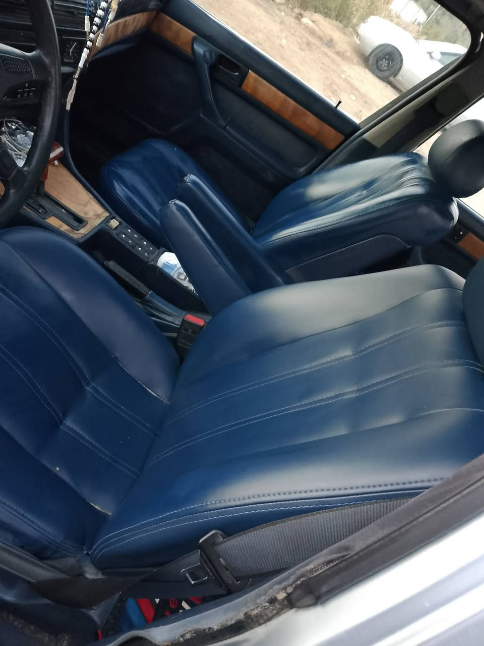 السلام عليكم سياره بي ام جاهزه موديل 91 سياره هزه جديده سنويتها 30 سياره باسمي  الرقم دولي السياره مكفوله كفاله تريد وكاله تريد مداور الرقم بغداد مكان السياره الناصريه مركز محافظه السعر 50 ورقه ***********
