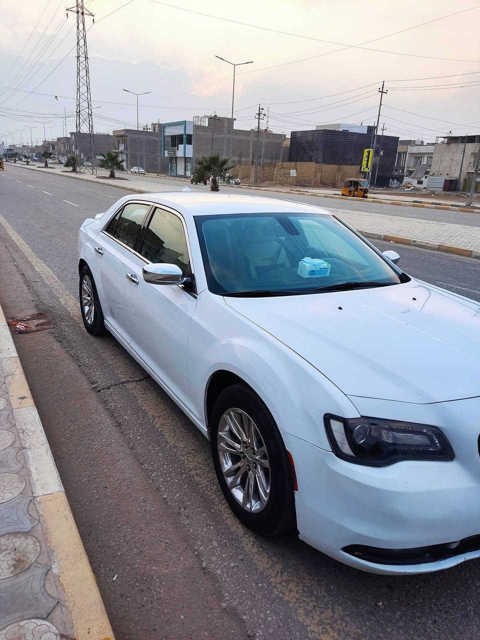 السلام عليكم ورحمه الله.
للبيع سياره كرايسلر اوباما C300
رقم اربيل 2018 اصل
لا معلايه ولا منصايه ولا مرمزه 
وارد امريكا تو ويل محرك 3600
اللون ابيض
شاشه كبيره 
كامره خلفيه بلاديه دواره 
جميع التحكمات شغاله
تدفئه تبريد خلفي امامي 
لاين زنون اصل
هواي مواصفات بعد معروفه للجناي السياره تحويل مباشر رقم اربيل راعيهه من ميسان مكان السياره ميسان السعر ٢٢٨ مجال قليل للشراي للاتصال 
ه‍ ***********
