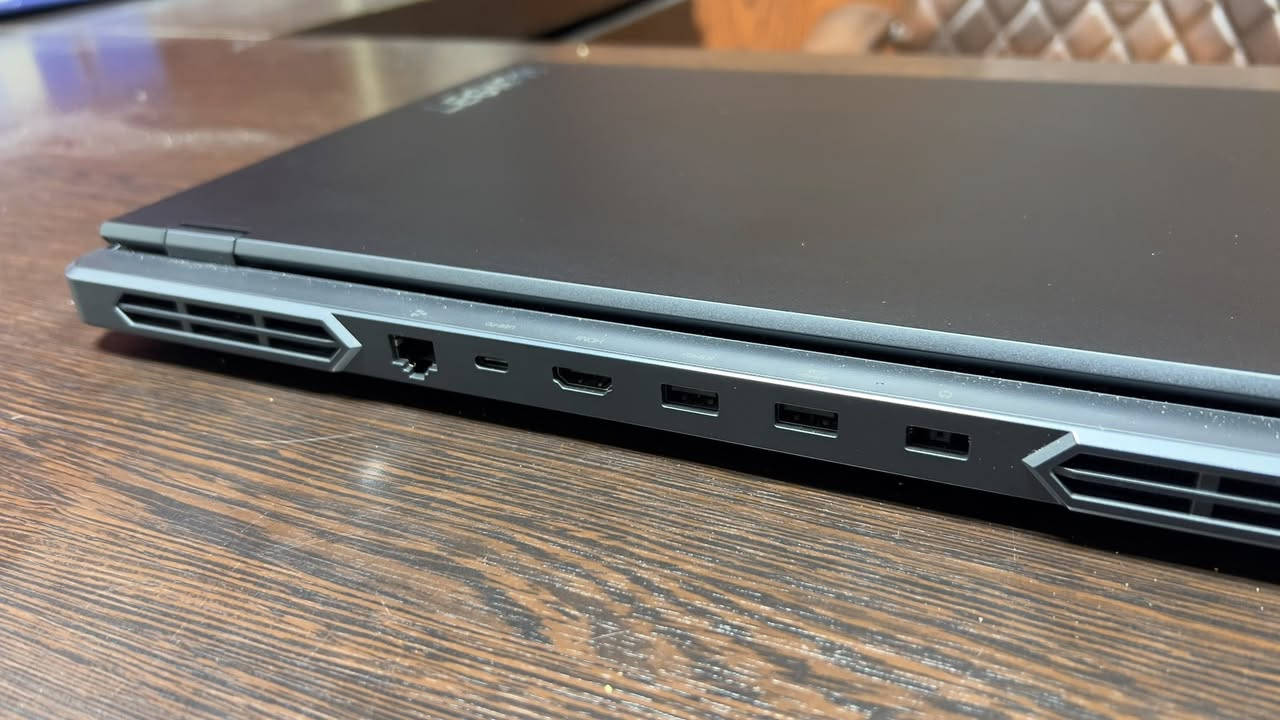 للبيع Lenovo Pro 5 

لابتوب معروف من اقوى الأجهزة بالسوق للكيمنك والشغل.
نظيف جدا واستخدام قليل ملحقاته كاملة (كارتونة وشاحنة الأصلية مع ماوس وكيبورد)

معالج Intel® Core™ i7-14650HX جيل 14 HX
كرت شاشة  NVIDA GEFORCE RTX 4060 
مضمن ويا كل تقنيات نيفيدا للذكاء الاصطناعي مثل DLSS و Reflex
شاشة 16 انش QHD 2K Plus تجي 240 Hz هرتز

رام DDR5 (16)
SSS 1 TB
منظومة التبريد: Coldfront 5.0  هجينة مدمج وياها ذكاء اصطناعي 
الجهاز جديد  كلش وبدون اي خدوش
السعر مليون و800 الف 
مكاني كربلاء
***********
