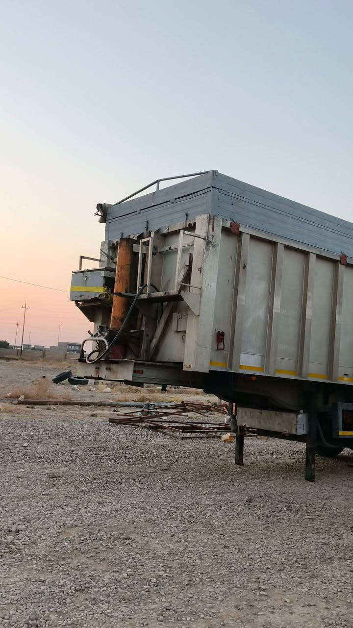 السلام وعليكم نساف للبيع كله فافون منفيس 3 محاور تك هسه اربع محاور تك تاير تخم تاير يشيل 52 طن حنطه مكفول كهربايات جادر كله مكفول *********** مكان طوز خرماتو
