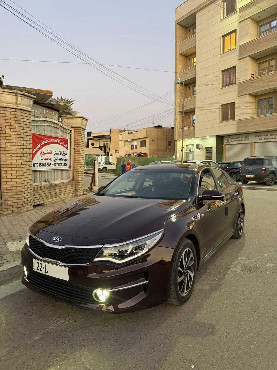 ✨ يا الله السلام عليكم ✨

🚘 كيا أوبتيما – Kia Optima EX
📅 موديل: 2017
⛽ بنزين
📍 الممشى: 81 الف ميل

🔹 المواصفات:
✔️ محرك 4 سلندر
✔️2.5 لتر gdi
✔️ ناقل حركة أوتوماتيك
✔️ بصمة تشغيل
✔️ بصمة أبواب
✔️ شاشة
✔️ كامرة خلفية
✔️ تحكم كامل بالستيرن
✔️ مثبت سرعة
✔️ إشارات بالمراي
✔️ كشنات جلد
✔️ كشن السائق كهرباء
✔️شاشة كار بلي 
✔️تدفئة ستيرن
✔️تدفئة مقاعد
✔️ نظام مانع انزلاق
✔️ تكييف قوي
✔️ داخلية نظيفة

✨ وبعد بيها هواي مواصفات

🛠️ الحالة:
بيها ربع الجاملغ الخلفي والباب مبدل نفس اللون بدون ايرباك

✅ رقم:  أربيل باسمي

🌟 السيارة نظيفة ومرتبة وبعد أحلى من الصور وبالعافية على اللي ياخذها

💰 السعر: 120 ورقة
🔻 بيها مجال بسيط

📞 للاستفسار: ***********
📍 العنوان: بغداد
