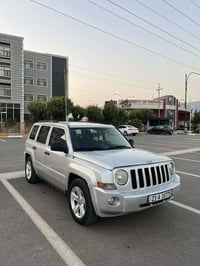 جيب باتريوت • ٢٠٠٩ • فتحة سقف