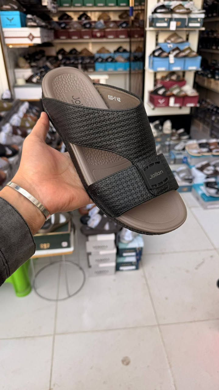 ازياء تميم  
وجبه جديده من الشحاطه الجوليان الأصلية 🔥
تصميم شبابي أنيق وخامة جلد
قياسات صحيحة ومضبوطة من 40 إلى 46
📍 الشرقاط السوق الجديد شارع الخياطين رقم المحل 29 ازياء تميم مقابل مجمع السلام
📦 يوجد توصيل لجميع محافظات العراق بسعر 5000 فقط
📲 للطلب أو الاستفسار راسلنا على الخاص أو واتساب: ***********
