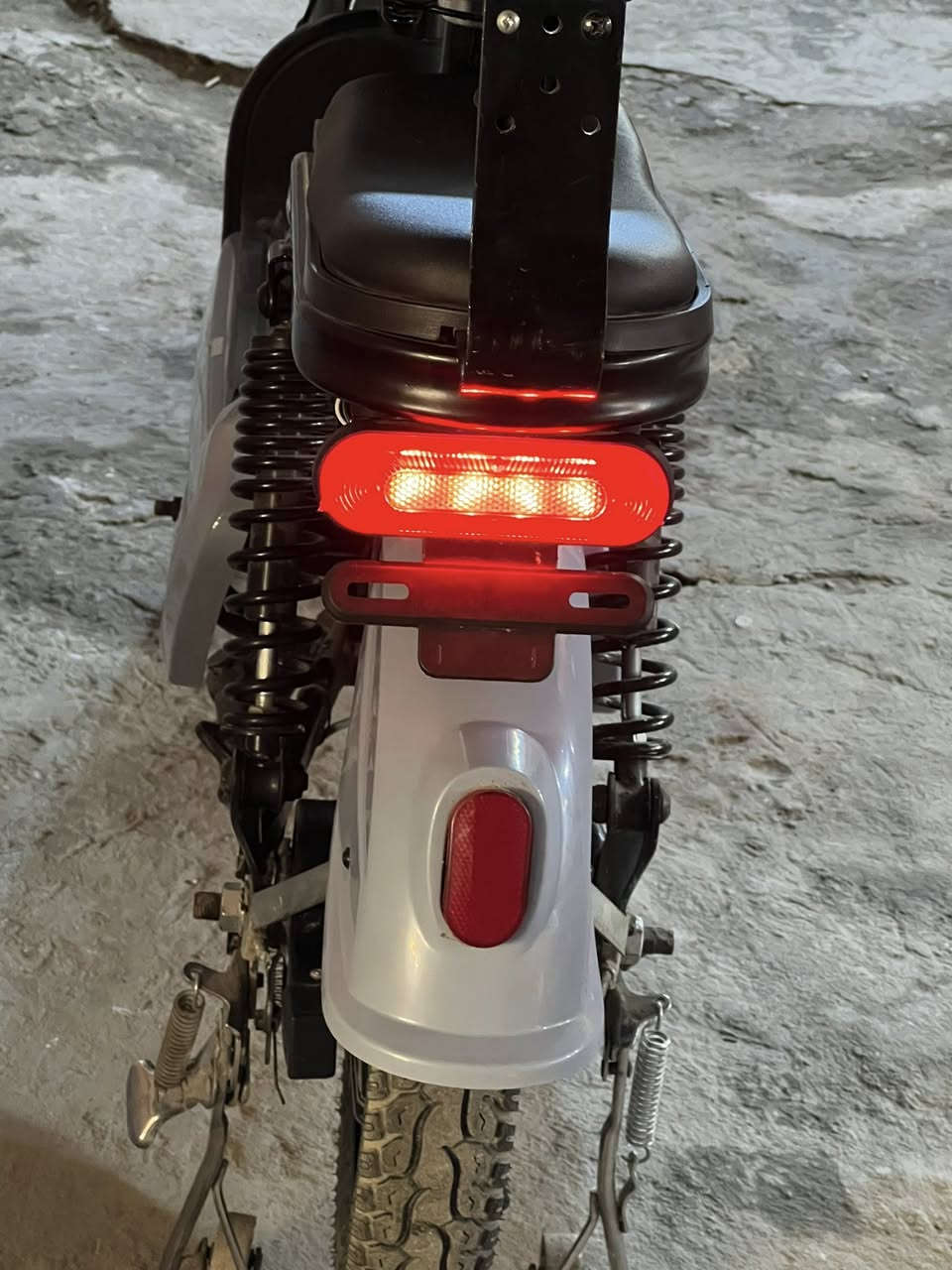 سلام عليكم دراجه شحن جديده بجيس ستخدام كلش كلش كلش قليل كله شغال وضع شركه سعرها 300 فقل من الاخير مكاني بغداد حي البنوك شراي يخابر ***********
