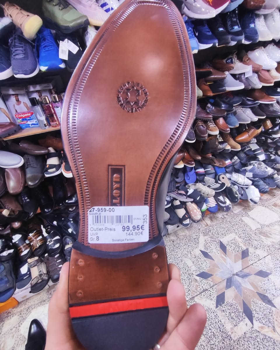 ماركة LLOYD صناعة ألمانية 
قطعه جديدة أصليه اورجنال قياس ٤٢ 
السعر ٧٥ ألف 
مكان كرادة داخل مجاور دايموند مول في فرع علاء حداد محل الأيطالي الايطالي


**إذا كنت صاحب هذا الإعلان وتريد حذفه لأي سبب، رجاءا أرسل رسالة إلى الدعم الفني**