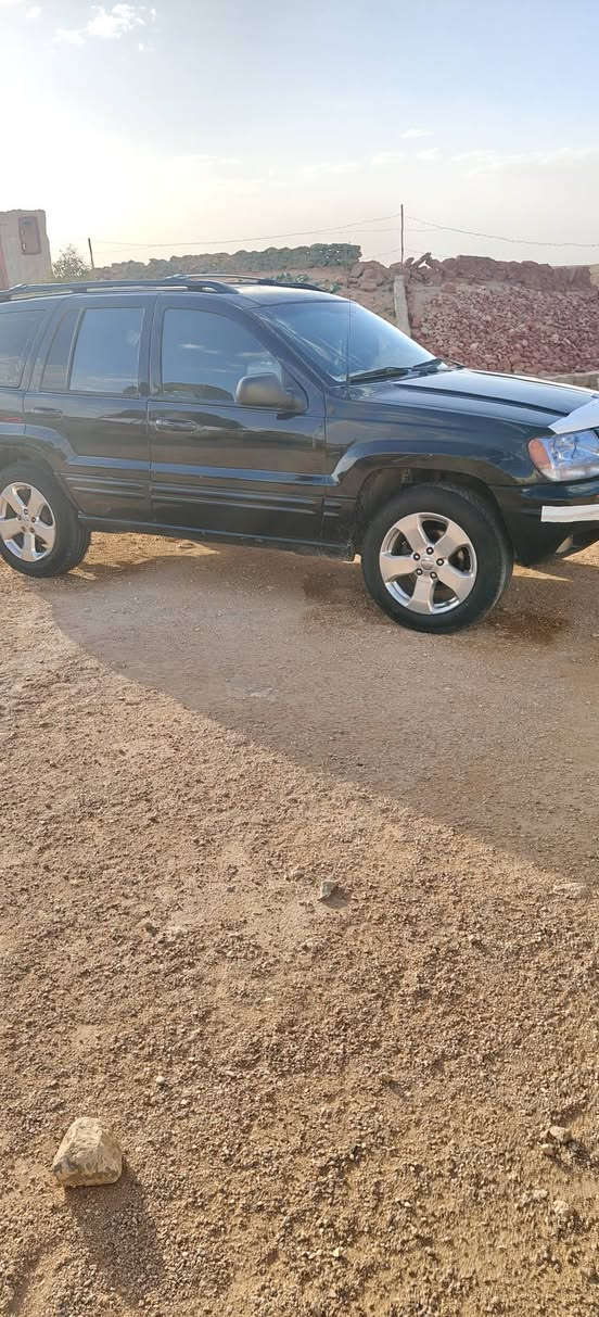 للبيع جيب شيروكي موديل2000 تبريد ثلج رقم شمالي محرك وكير بلادي*********** مكان ديوانيه لحمزه شرقي
