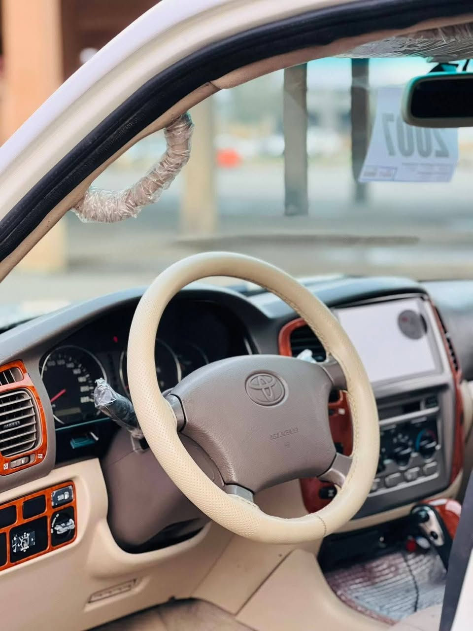 تۆیۆتا لاندکڕۆز 2007 فول مواسه فات
سه ياره كي زؤر جوانه سه نه وي تا 2029 تازه يه
پاره ي ژينگه و ريگاي دراوه
ره قه مي تازه يه
 هه زه ي تازه يه
چوار تايه و ويلي ده لوبي نوي له سه ره
 زؤر توند تؤله يه ك دينار مه سروفي تيدا نيه
مواسه فات گير تؤماتيك ناو زه رد
چوار جام كاره با  سه لاجه 
 ناو فؤرميكا  حه ساس سلايت 
 شاشه ئايپاد و كاميره 3 ريز كوشين
 ته بريد مه ركه زي كامل زينؤن
پشت جامتا ABS زؤر موا سه فاتي تر
 190 هه زار رؤشتوه مه كينه ي نه كراوه ته وه 

سـعـر : لە کۆمێنت داوابکە ڕاستەوخۆ بۆت دێت 📥 

سه ياره كه حيزام بؤياخ كراوه 
پيشو دواي هيجي پيوه نيه 
سه قفي بؤياخي نيه 
هه يكه لي زؤر جوانه
گيرو مه كينه و ته بريد 
ده بل ئه كسل گشت گياني به شه رت 
 له كؤيه م 

ژمارەی خاوەنەکەی 
***********
***********
