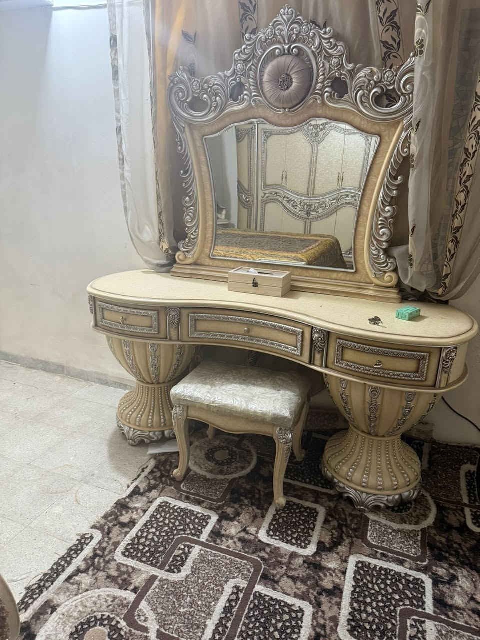 السلام عليكم غرفه ماليزيه نظيفه كلش اي شخط مابيهة السعر خاص او تتصل على هاذ الرقم *********** مكاني بغداد المنصور
