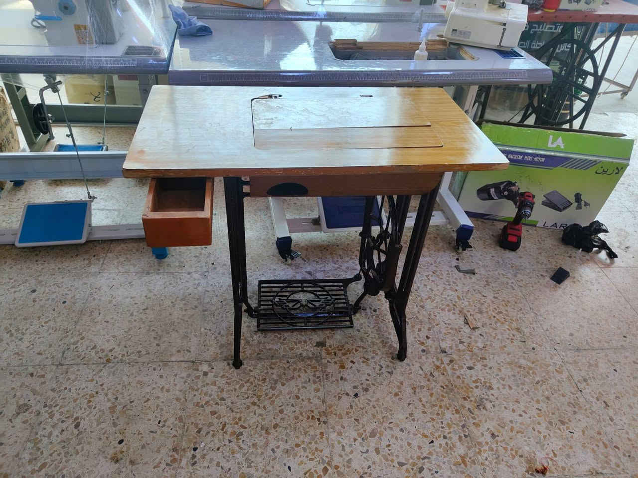 ماكينة فراشة اصلية السعر 200 الف 🔧 بيع وشراء + تصليح مكائن الخياطة -🔧 الموصل 🔧
متوفر عندنا:
✅ مكائن خياطة صناعي ومنزلي - جميع الماركات
✅ تصليح جميع الأعطال + قطع غيار أصلية
✅ ضمان من 15 إلى 20 يوم على التصليح  
✅ تصليح موقعي 🚐 نجيك لحد ورشتك أو بيتك داخل الموصل

📍 نغطي جميع مناطق الموصل
📞 واتساب/اتصال:[***********]
