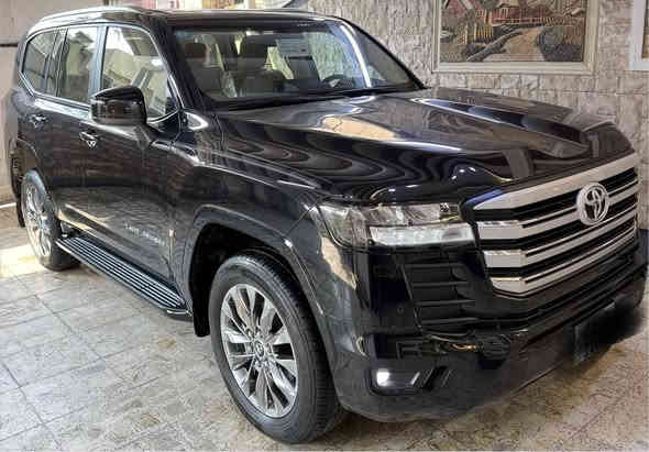 اللهم صل ع محمد وال محمد 
بيع فقط نقدا اعتذر عن مراوس 
لاندكروز ٢٠٢٥ زيرو بعدها الحمد لله 
كفاله عامه من كل شي ( حالوب صبغ بارد اي شي) 
محرك ٤٠٠٠ سته سلندر جي اكس ار Gxr
شركه ساز اصليه مع ضمان مالتها وياها 
رقم بغداد دولي بسمي شخصيا رقمها حلو مرتب
مكاني بغداد 
مغلفه Ppfتغليف كامل اول ما اخذتها من شركه غلفتها حفاظا عليها من اي شي سعر التغليف ٢٥ ورقه الاصلي وبي ضمان 
اخوان شراي يتصل ويدلل 
***********
