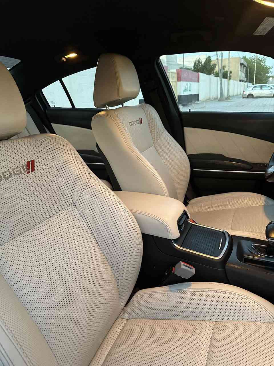 جارجر sxt ٢٠١٧ رقم سليمانية سيارة كلين بدون حادث بدون صبغ بدون تبديل
 مواصفاتهة (بصمة تشغيل ، بصمة ابواب ، تشغيل عن بعد ، كشنات جلد ، تحكم كشن كهرباء ، تحكم ستيرن ، مثبت سرعه ، تدفئة كشنات ، تدفئة بالمري ، شاشة لمس ) 
مكان السيارة بغداد 
السعر ٢١٥ ورقة
 للاستفسار الاتصال على الرقم وبيك خير وتدلل
***********
