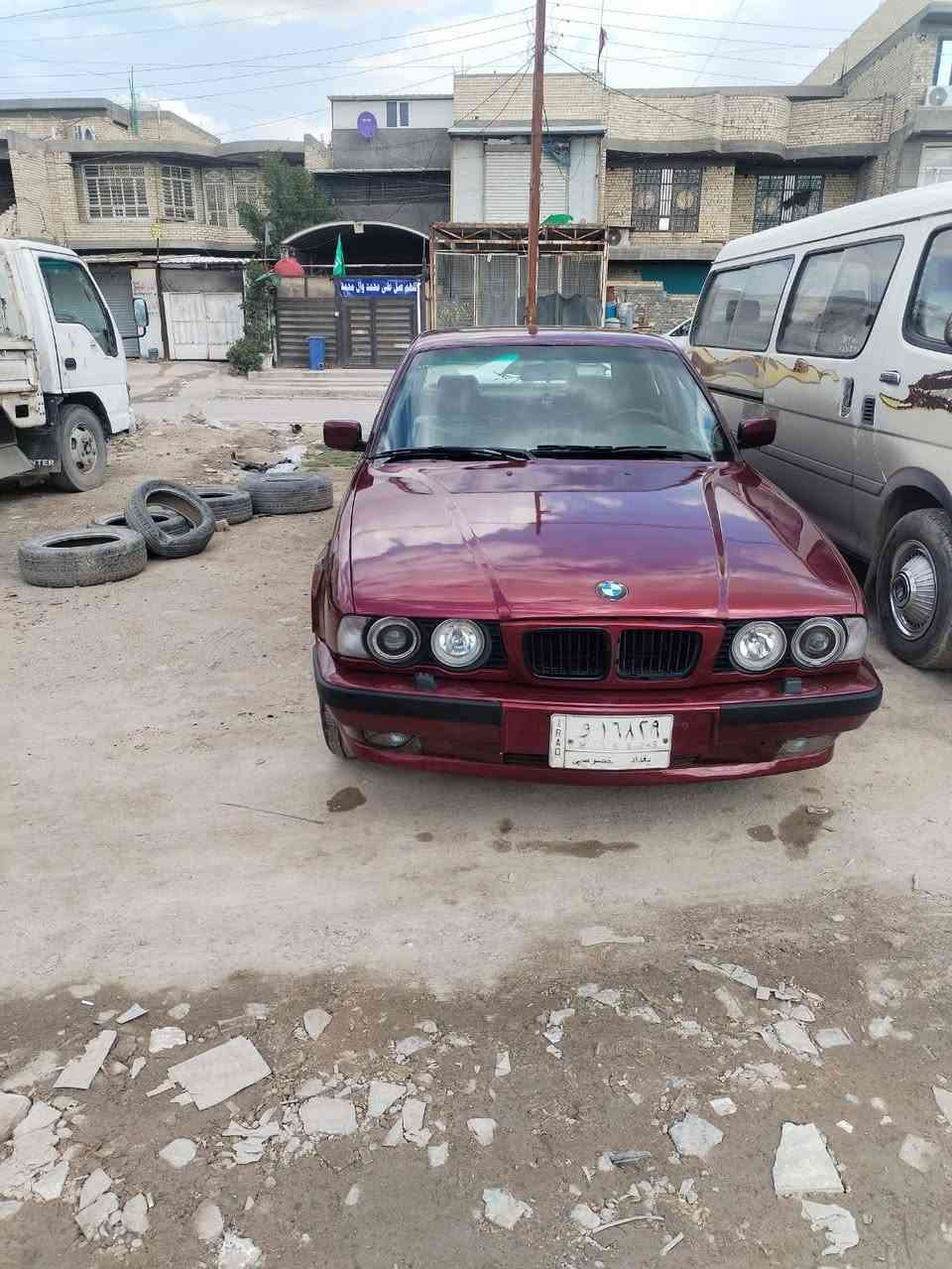 سلام عليكم ابيع بي ام  ٥٢٥ مكينة
وكيرمكفولات فانوس عدلى 
صدر امامي خلفي حلو 
كهربائيات كلة شغالة تخم تايرجديد
تخم تاير جديد 
 سنويه 29 تنتهي 
***********
