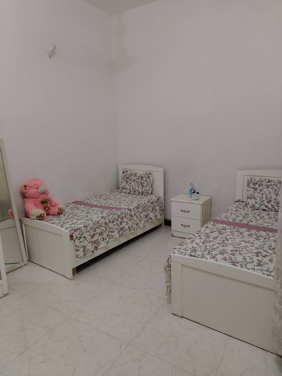 دار طابو صرف معروض للبيع المساحه  👈 130  واجهه 👈  9 متر - -
بناء درجه اولى الاساس جلمود وصب والسقف صب مسلح... ويتكون من استقبال وغرفتين وصاله ومطبخ ومناور عدد  👈  2  وصحيات داخليه وخارجيه والبيتونه ع شكل صاله وبحجم صالة الطابق الارضي 

مطلوب اسكان  👈  15  مليون التسديد الشهري  157  

الموقع منطقة الزويه خلف معارض السيارات / مقابل سيد مازن صاحب مكتبة الثقلين وكل باقي الجيران ذهب وأصل الولايه

للتواصل والاستفسار

   ***********  👈 وات ساب

   ***********   👈 اتصال📞

@الجميع
