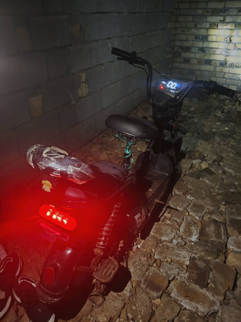 بيسكل شحن البيع شغال يمشي كلشي ما بي كهربايات كله شغاله دبل شاره الايت كلشي شغال سعره 100وبي مجال قليل مكاني ميسان المجر الكبير هذه رقمي ‏‪0784 294 3782‬‏
