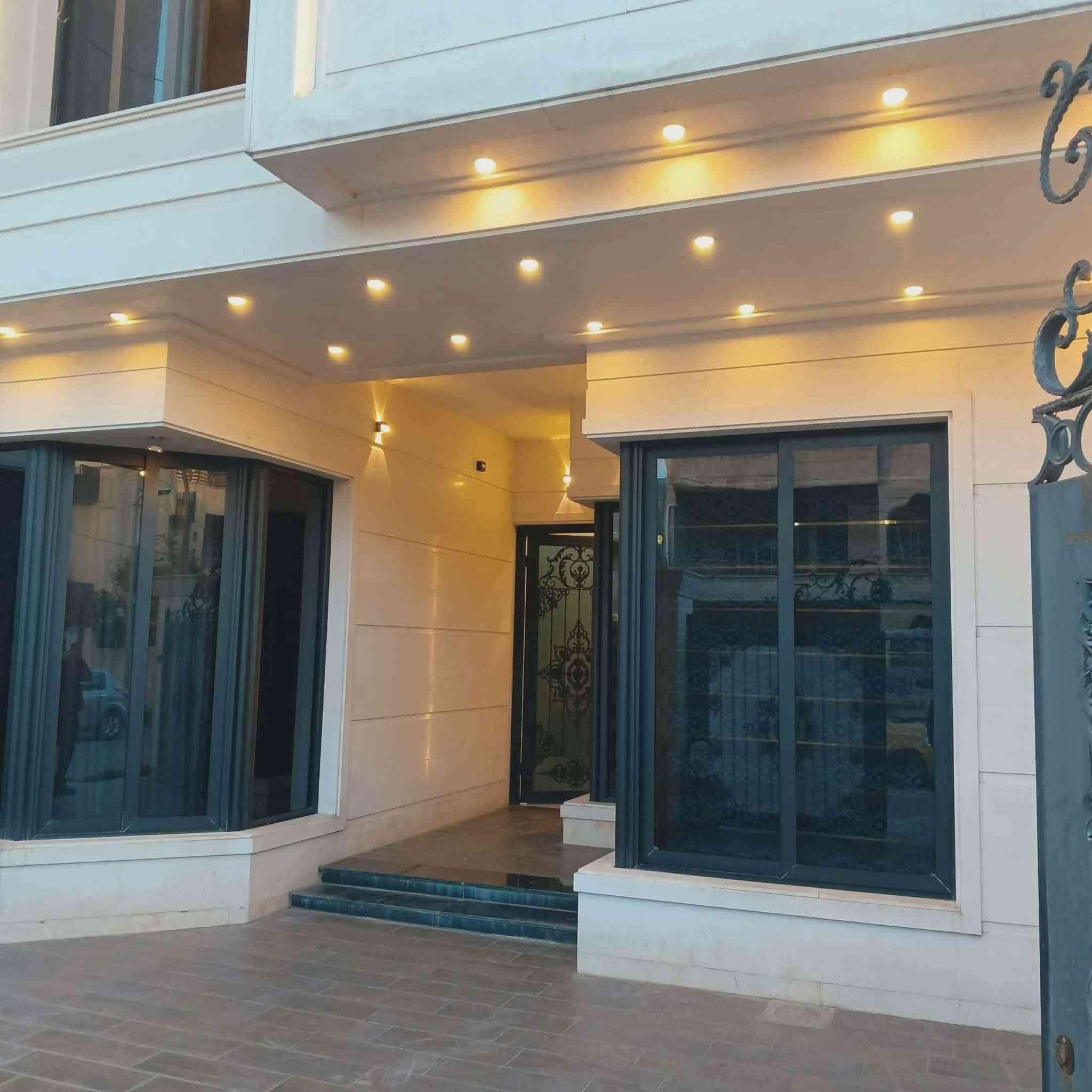 عروض مكتب اساور للعقارات 
دار للبيع في حي البلديات
223 متر واجهه 10
طابقين
بناء حديث
موقع مميز جدا قريب من سايدين الجامعه
شارع تبليط
شرط التحويل
سند طابو الزهور
البيت بناء حديث درجه اولى
شروق تام
لمعرفه السعر اكتب تم ليصلك على الخاص
للاستفسار زياره المكتب سايدين البحرين مقابل مطعم احمد الحاج صلاح
***********
***********
