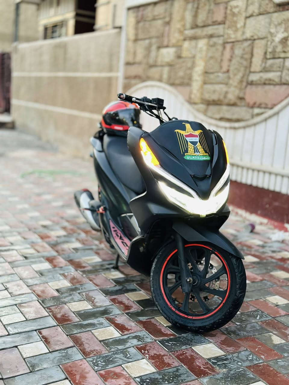 السلام عليكم دراجة pcx جيل ثالث كوري المكينة مكفولة ممفتوحة ابد ماناقصها شي بس واقية صالنصة للبيع ب1850 وبيها مجال العنوان حي أور شارع ابو عبير ***********
