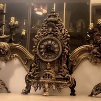 ساعة قديمة • شمعدانين معدن • ساعة بطارية