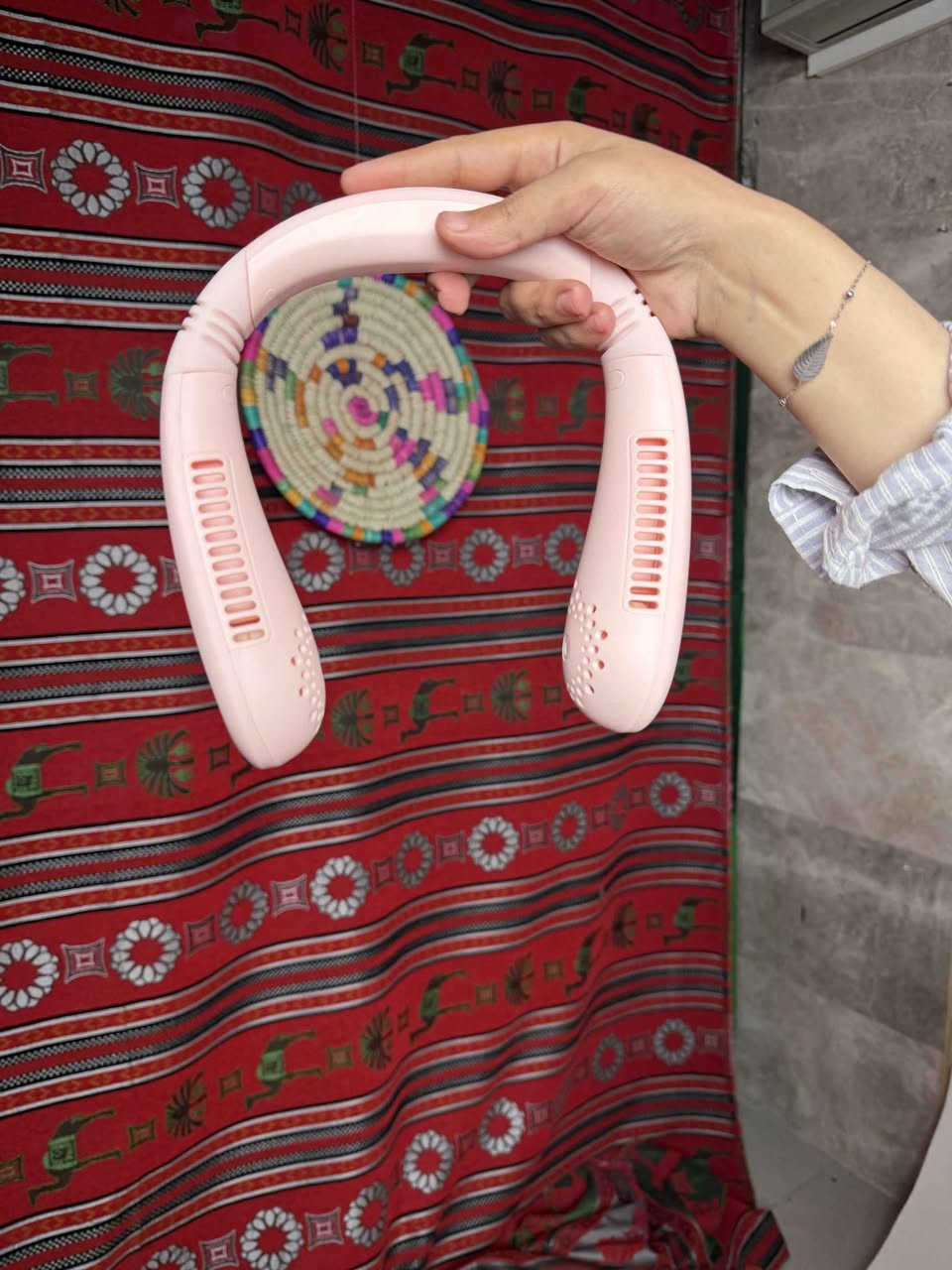 مروحة رقبة معلّقة (Hanging Neck Fan) 
.خفيفة ومريحة للارتداء

.عدة مستويات للهواء

.بطارية قابلة للشحن USB

مروحة رقبة محمولة بدون شفرات.

كيبل شحن USB.

دليل الاستخدام.

مفك
يتوفر لدينا خدمة توصيل لجميع المحافظات 🚗🚗 بغداد, العراق


**إذا كنت صاحب هذا الإعلان وتريد حذفه لأي سبب، رجاءا أرسل رسالة إلى الدعم الفني**