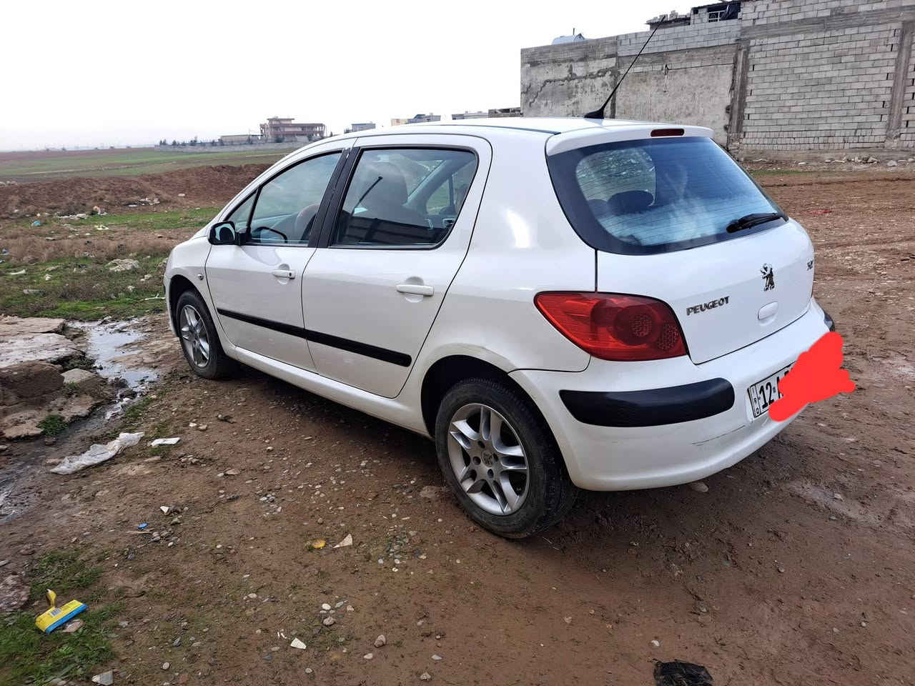 السلام عليكم بيجو 307 موديل 2006 رقم نينوى مسطرة شرط التحويل ثاني يوم كير محرك شرط  تبريد تدفئة شرط كهربائيات كلها شغالة كابون بنزين بيها تايرات جدد السيارة بيها تقليمات مكانين والبوند مبدل فقط  مابيها لا حادث ولا ضربة ويل كب جامات كهرب الامامي سنتر لوك ريموند السعر 63  وبيها مجال قليل السيارة مال جناي ادامة كاملة دينار ما تصرف عليها المكان موصل قضاء تلكيف للاستفسار الاتصال على الرقم ***********  بي وتساب وال اسيا ***********
