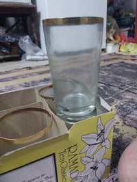 كلاصات • رمادي • ديكور