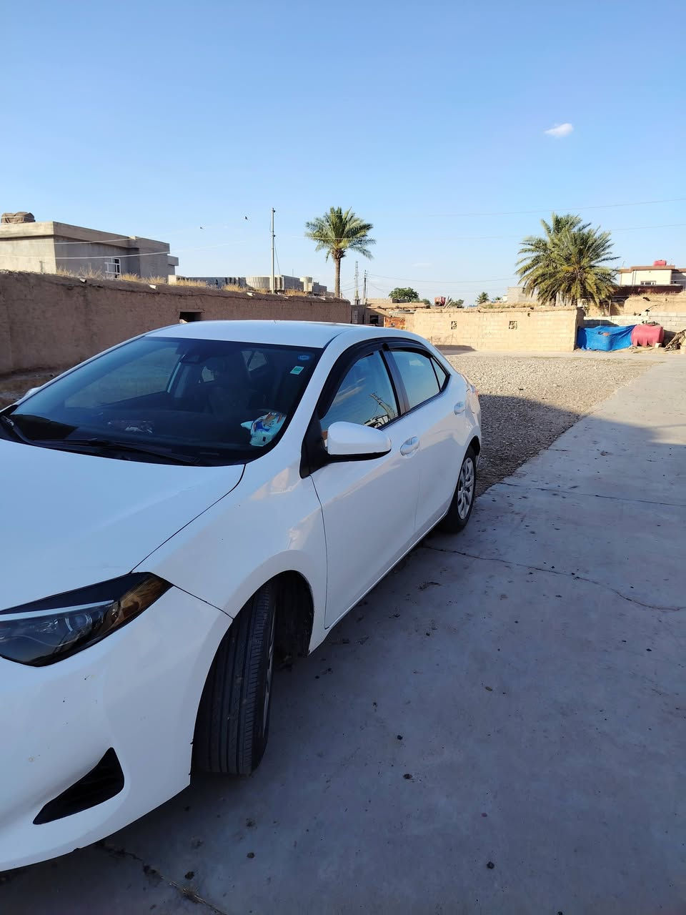 سياره كورولا للبيع موديل 18 سياره نظيفه وحلوه بها ارباك طاق سعرها 150 وبي مجال رقم ***********
