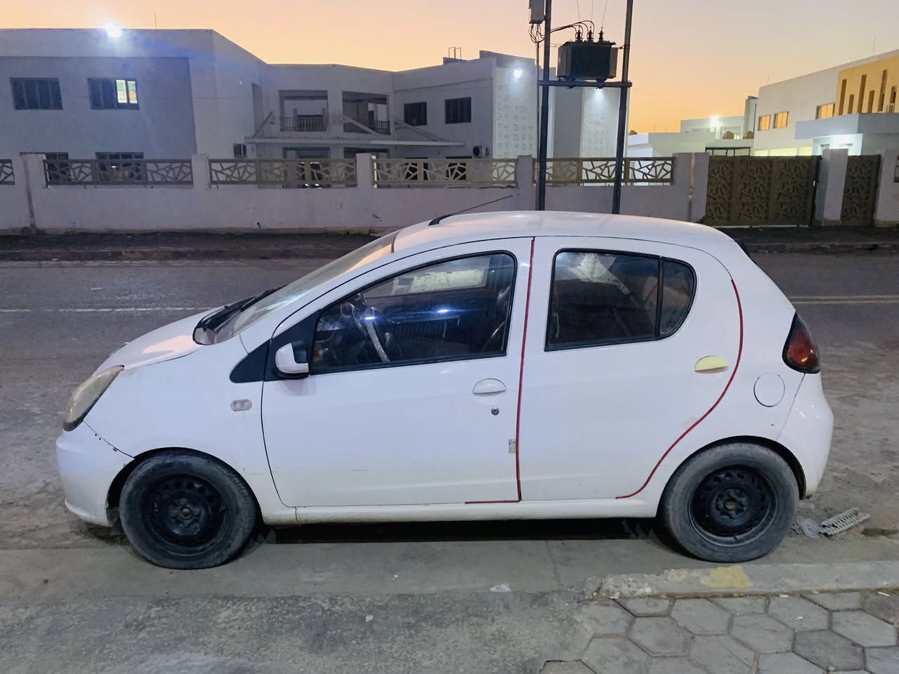 سلام عليكم للبيع سياره باندا نضيفه مكفوله من الضربه محرك وكير مكفولات موديل 2013 السعر 50 ورقه وبيها مجال بسيط 
*********** التواصل  واتساب فقط
