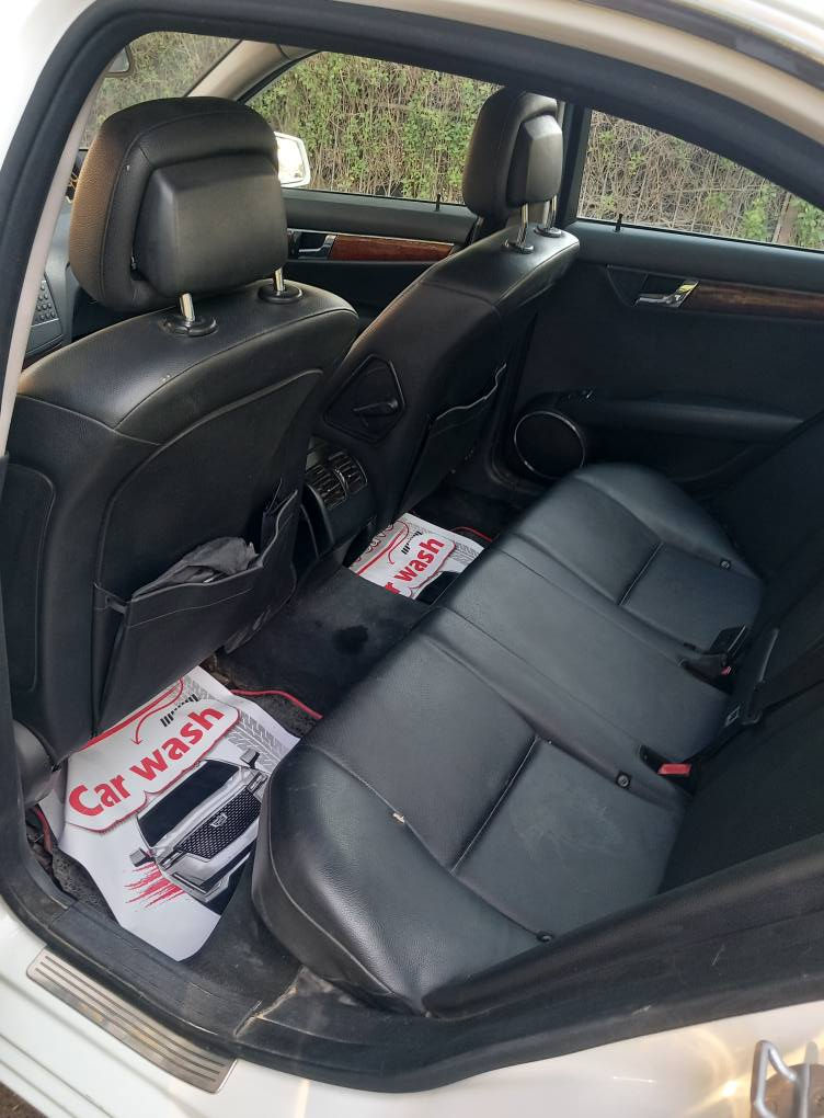 مارسيدس V6 C300السيارة رقم انكليزي/بغداد كير ومكينة  نظيف شرط على الفحص ، تفئة وتبريد فول بيهة حادث بسيط بالهلال من جهة السايق ضررها كلش بصيط خمس أصابع . الباقي مكفولة شرط عالسونار .
سيارة باسمي للشراي الاتصال بالرقم *********** بغداد, العراق
