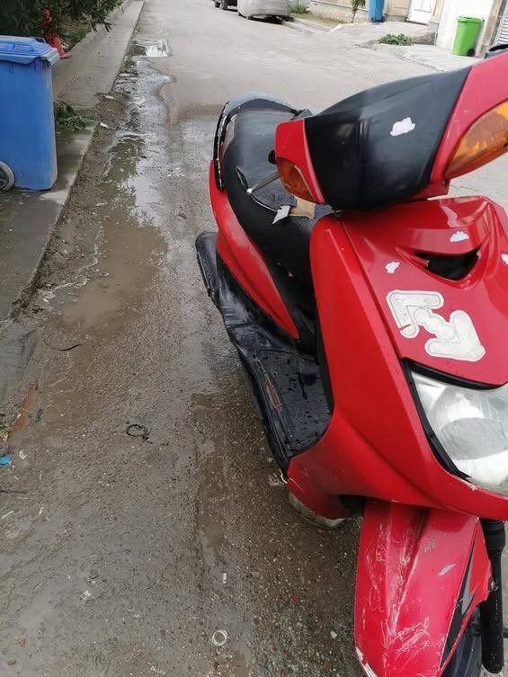 السلام عليكم سكنس نثيه ١٤٠
مكينه مجفت جديد ولفات تايوان اصلي مع الضمان
مكينه لا تبخير ولا نضوح
كهربائيات كامله شغال لايت اشاير سلف هورن
تخم تاير جديد باتري جديد
كيج بانزين شغال كيج السرعه عاطل
كفرات نضافه ٨٥٪
قبق كلجات موجود بس اني شايله
نقص بنز بريك خلفي وراجز يرادله تبديل 
السعر ٣٥٠ وبيها مجال
مكان بغداد _القادسيه قرب جسر المشاء المعبر عل بياع شارع عشرين
الرقم *********** رصيد
واتساب ***********
