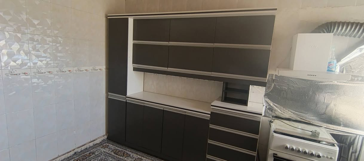 كاونتر خشب قياس مترين ونص  والسنك متر ونص كلش نضيف تفصال للاستفسار ***********
